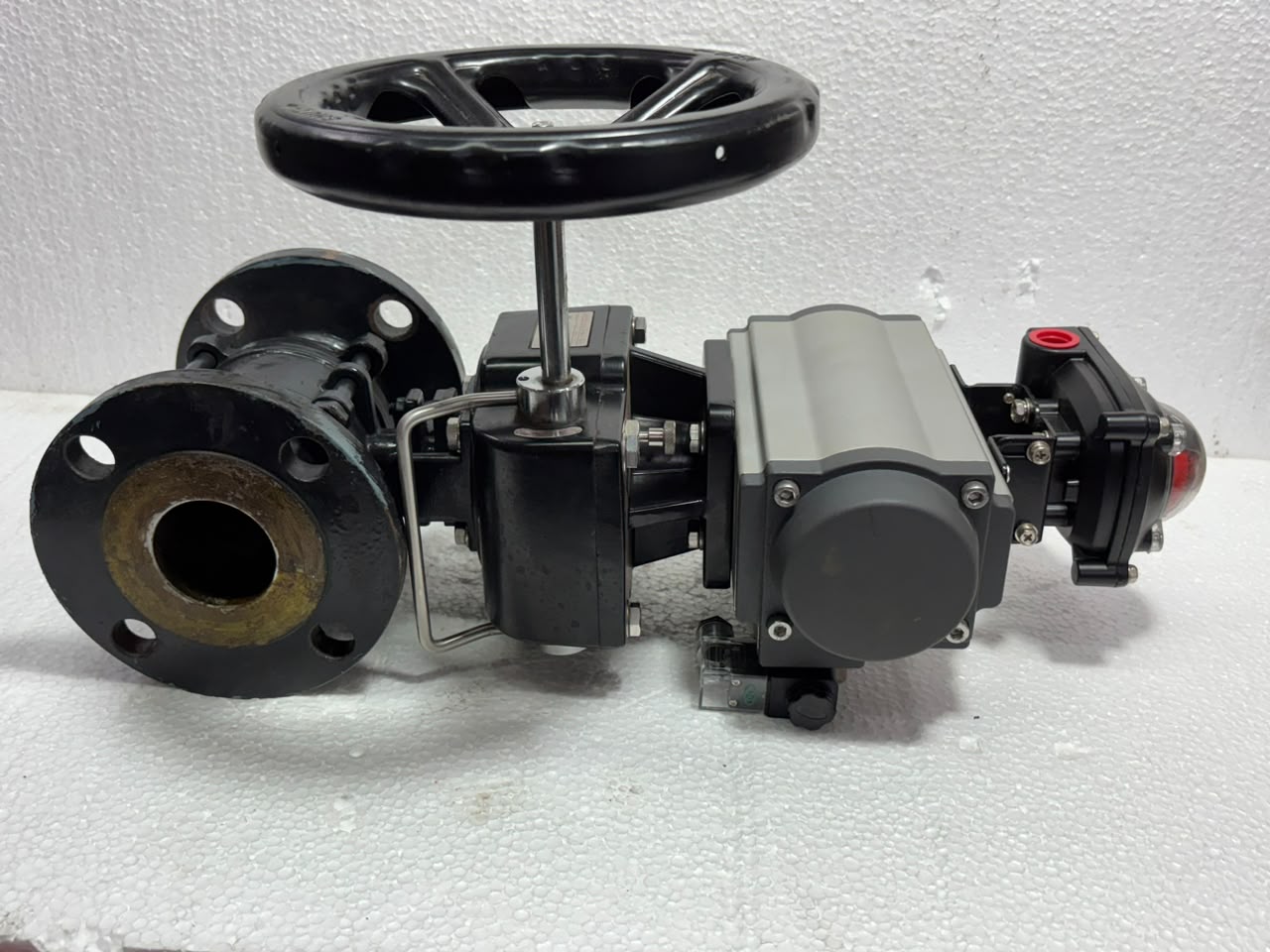 3-Piece Ball Valve with Pneumatic Actuator and Limit Switch